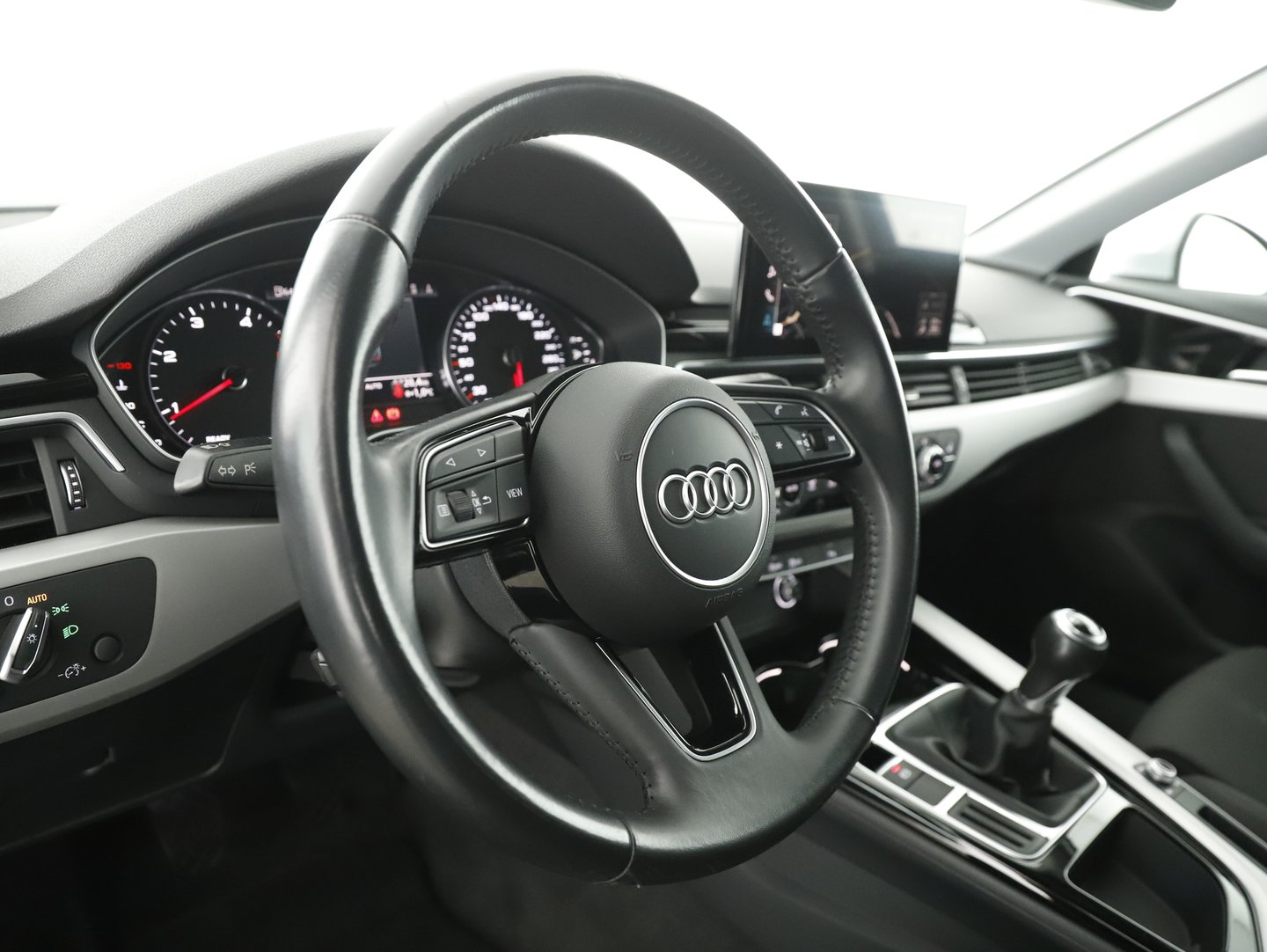 Audi A4 Avant 30 TDI advanced | Bild 6 von 24