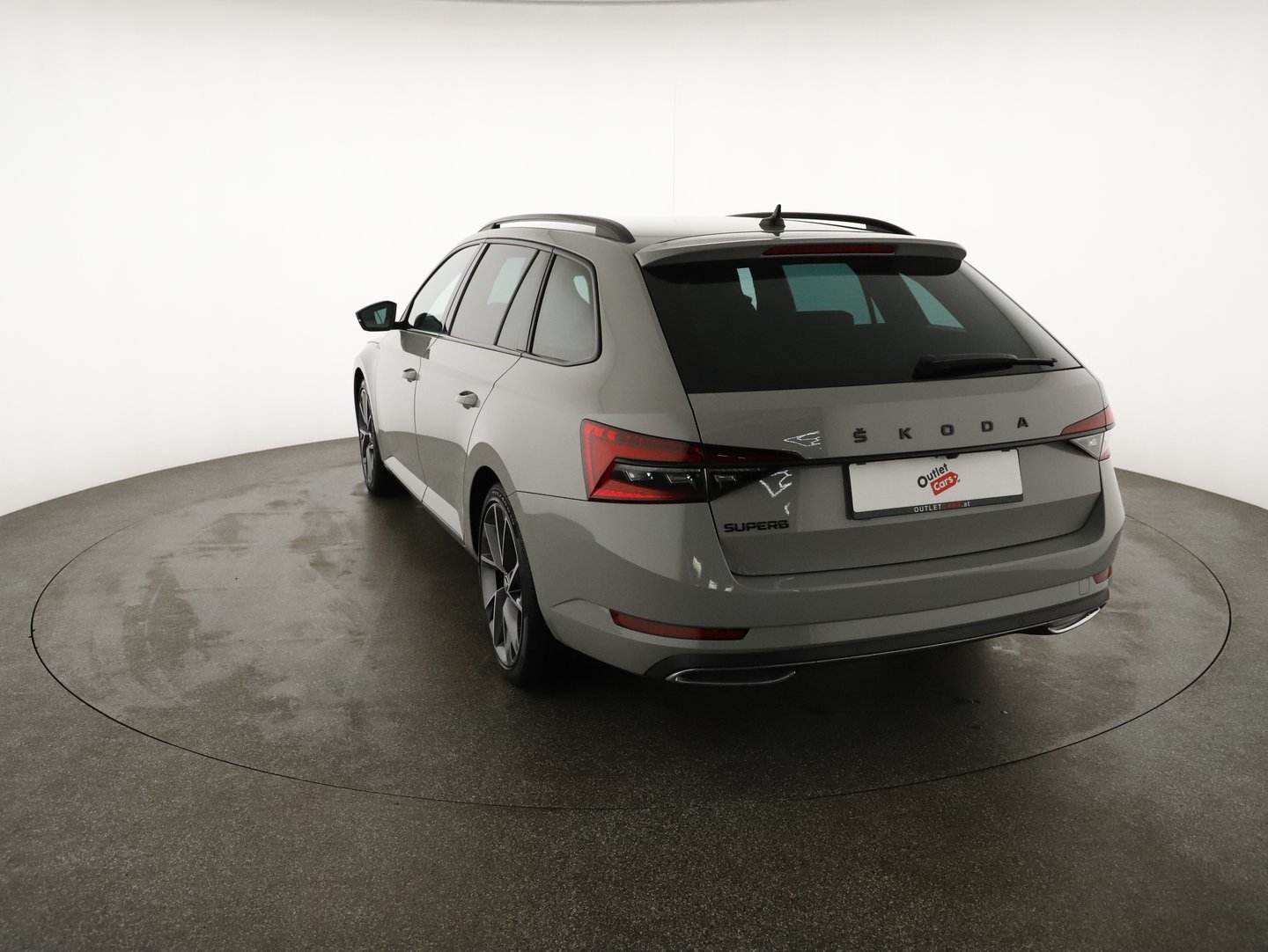 Škoda SUPERB Combi SPORTLINE TDI DSG | Bild 2 von 22