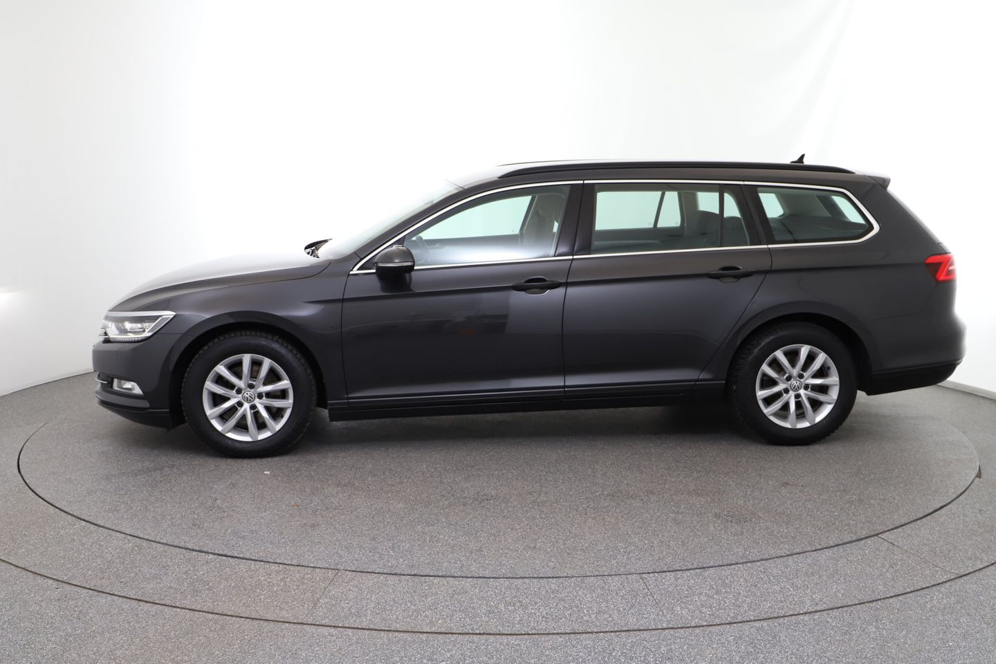 VW Passat Variant Comfortline TDI SCR DSG | Bild 2 von 25