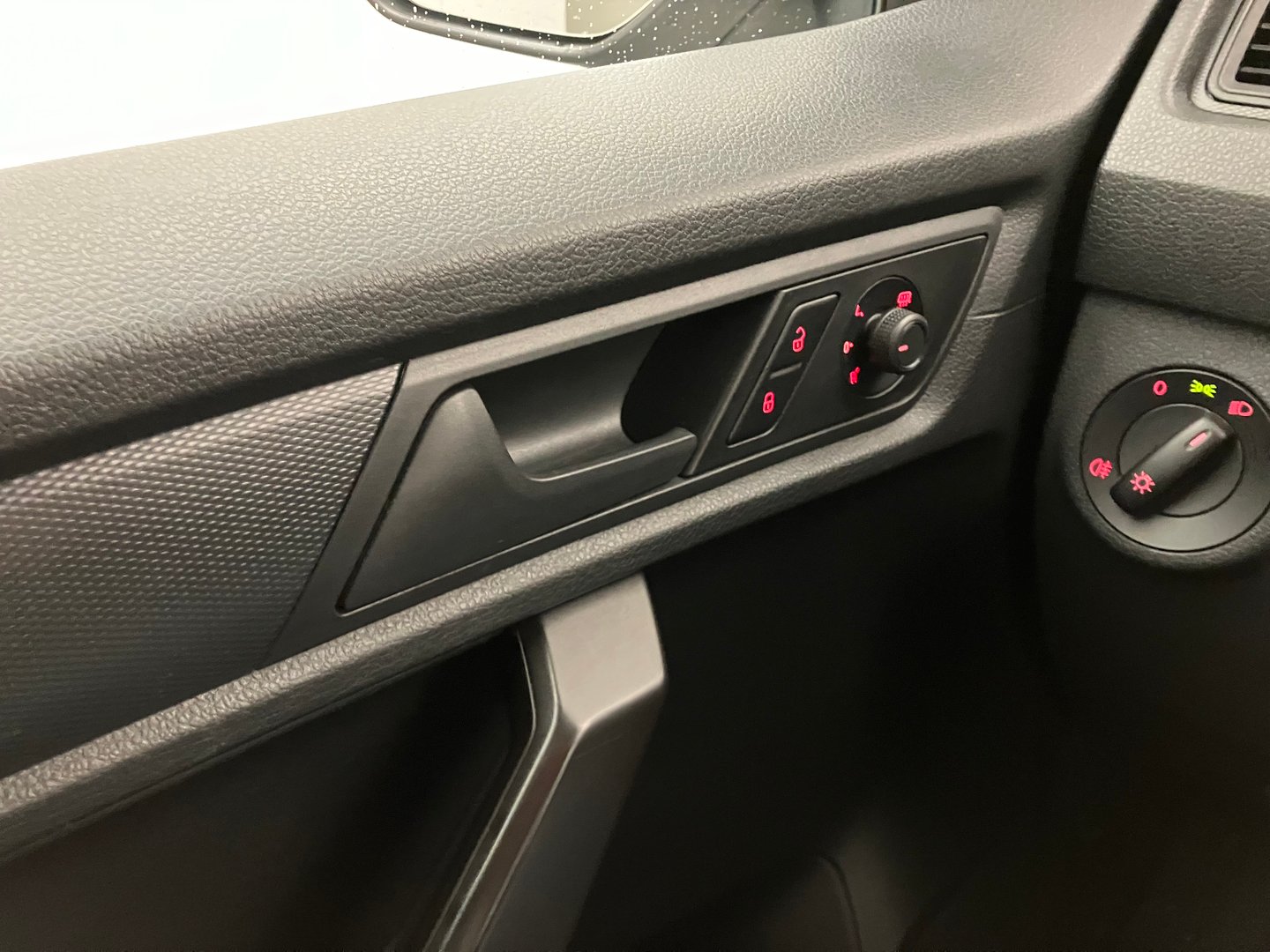 VW Caddy Maxi Kastenwagen TDI | Bild 9 von 21