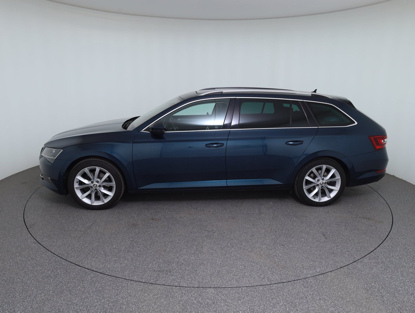 Škoda SUPERB Combi Style TDI DSG | Bild 8 von 24