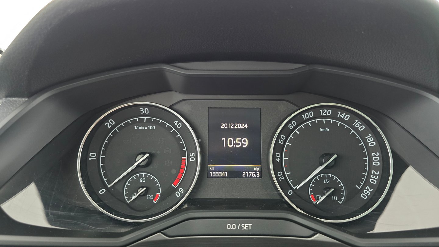 Škoda SUPERB Combi Style TDI DSG | Bild 14 von 24