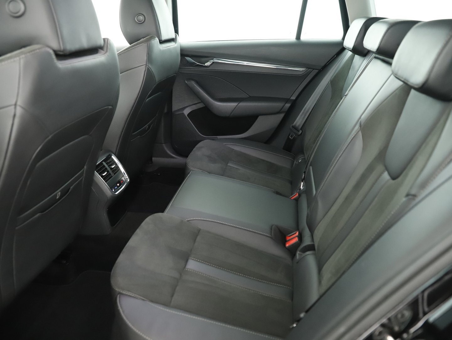 Škoda OCTAVIA Combi 4x4 SCOUT TDI DSG | Bild 25 von 27