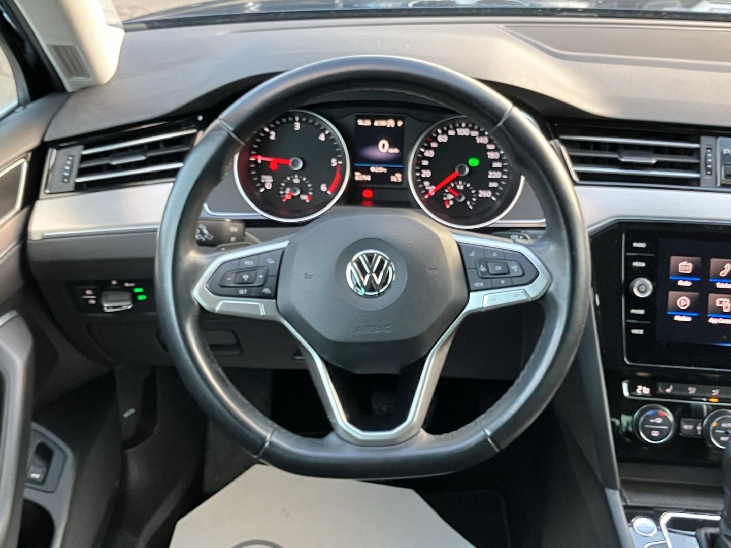 VW Passat Variant Elegance TDI DSG | Bild 8 von 18