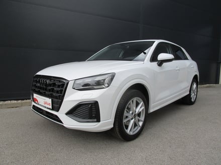 Audi Q2 35 TFSI admired