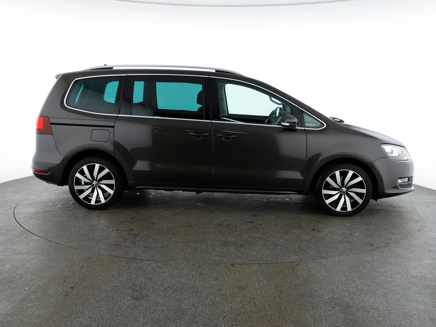 VW Sharan Bus+ TDI SCR 4MOTION DSG 5-Sitzer | Bild 6 von 29