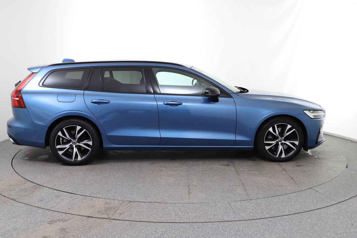 Volvo V60 D4 AWD R-Design Geartronic | Bild 6 von 24