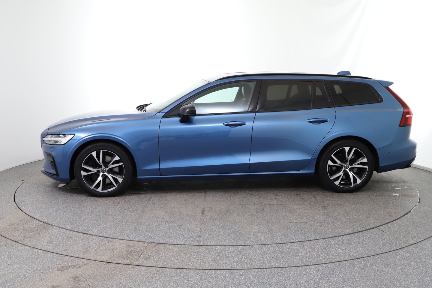 Volvo V60 D4 AWD R-Design Geartronic | Bild 2 von 24