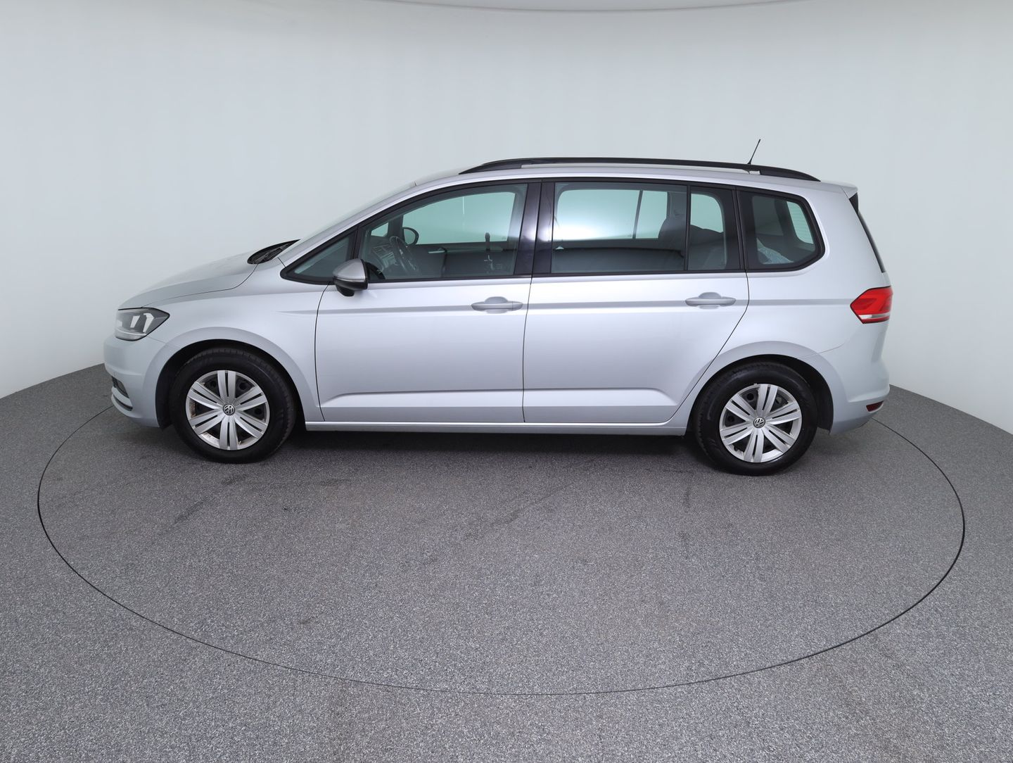 VW Touran TDI SCR 5-Sitzer | Bild 8 von 14