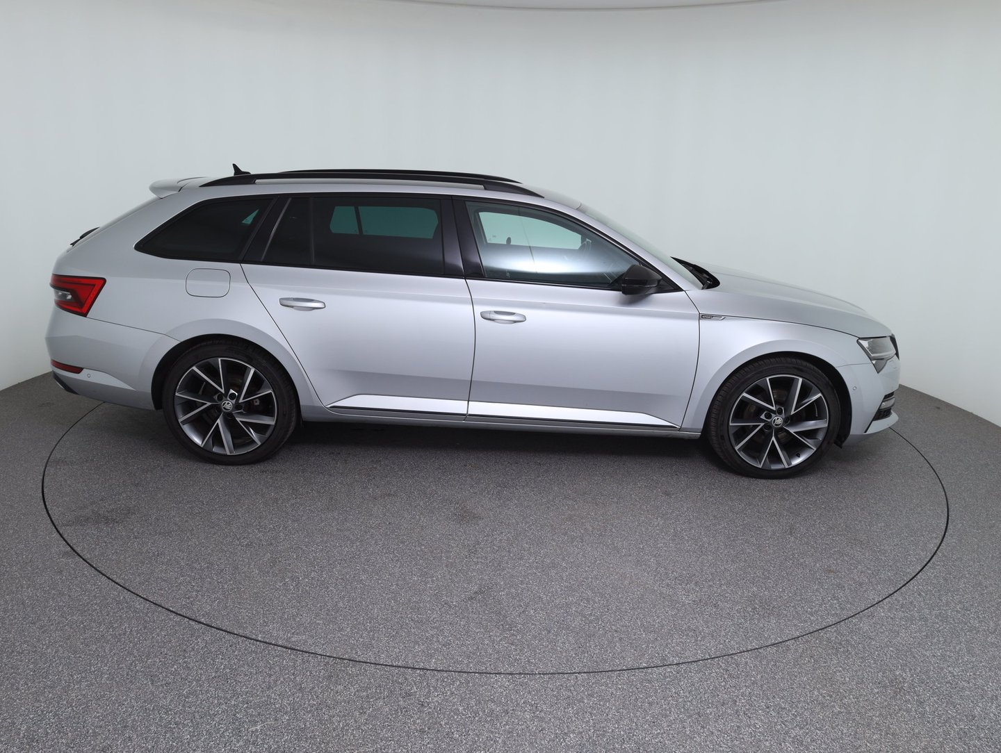 Škoda SUPERB Combi iV SPORTLINE DSG | Bild 4 von 14