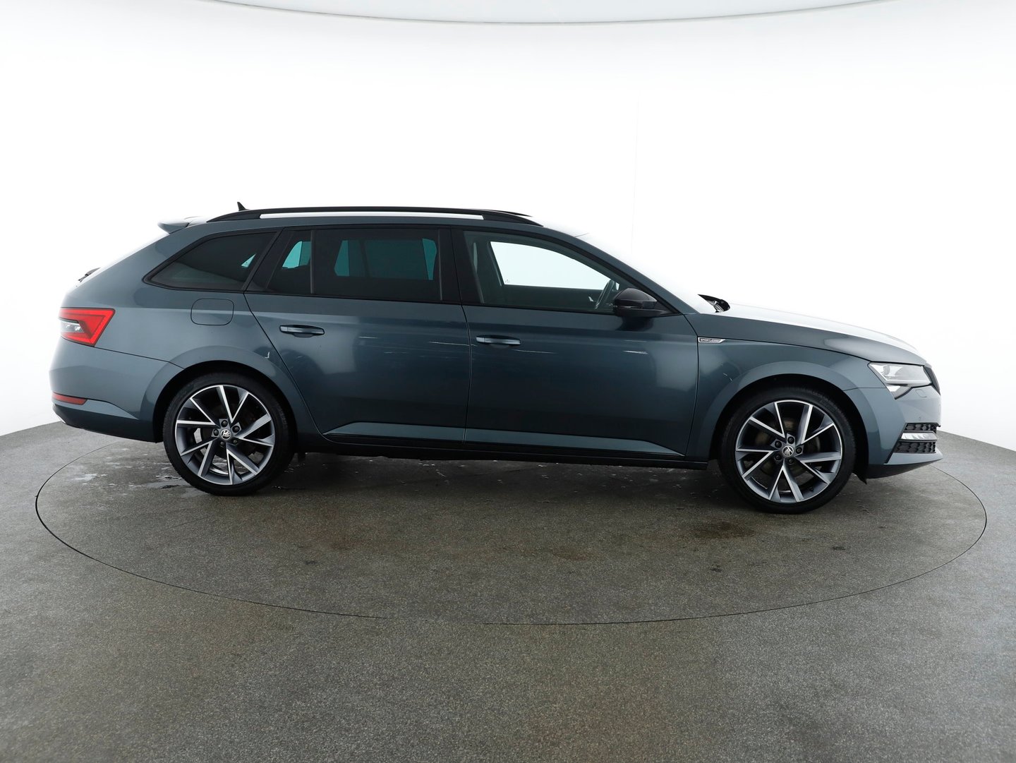 Škoda SUPERB Combi iV SPORTLINE DSG | Bild 6 von 28