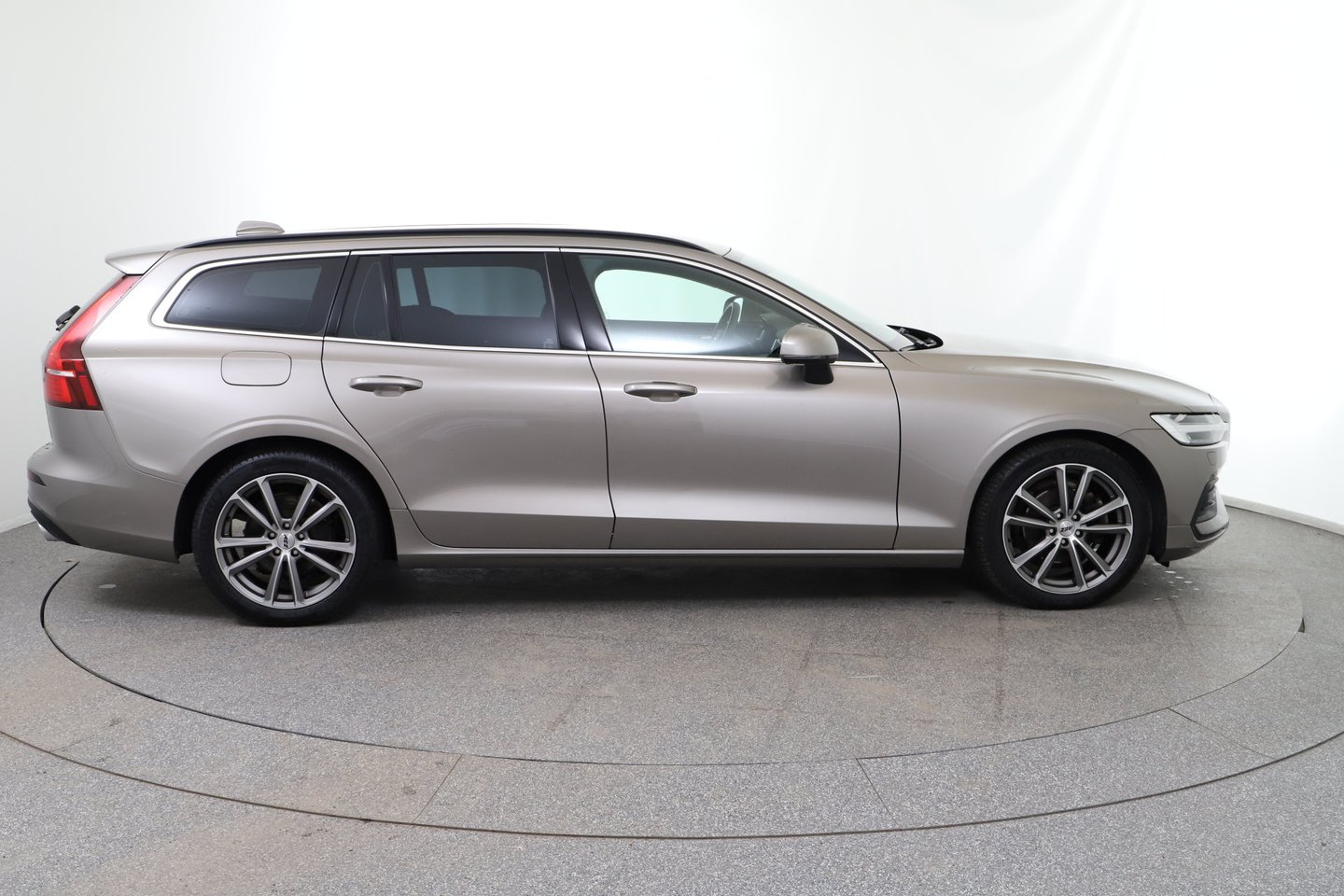 Volvo V60 B4 Momentum Pro Aut. | Bild 6 von 24