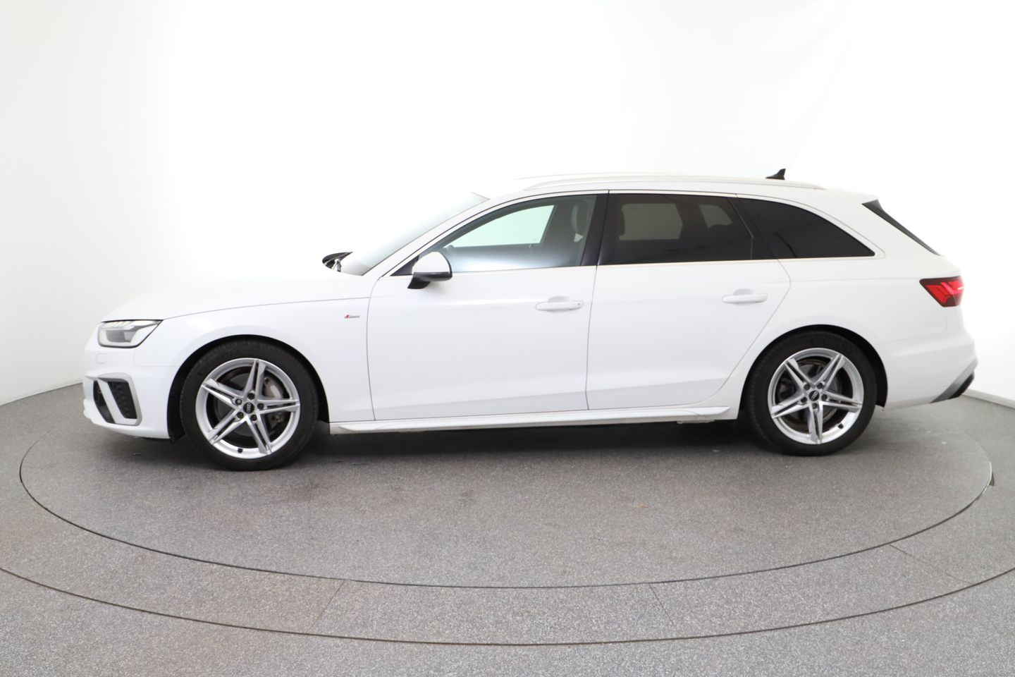 Audi A4 Avant 40 TDI quattro S-line S-tronic | Bild 8 von 34