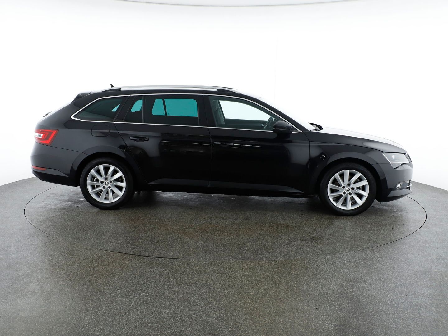 Škoda SUPERB Combi 4x4 Style TDI SCR DSG | Bild 4 von 25