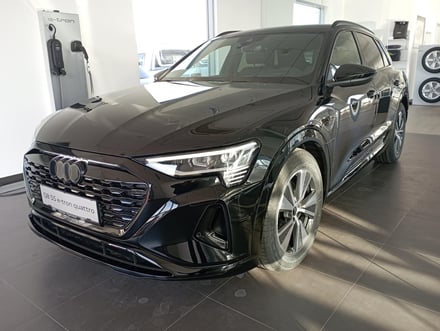 Audi Q8 55 e-tron quattro business