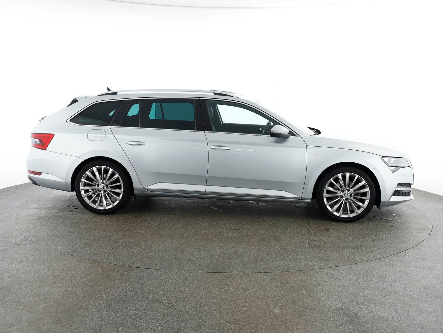 Škoda SUPERB Combi 4x4 L&K TDI SCR DSG | Bild 6 von 30