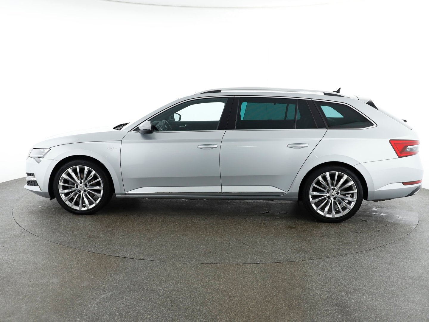 Škoda SUPERB Combi 4x4 L&K TDI SCR DSG | Bild 2 von 30