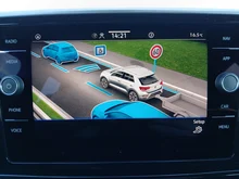 VW T-Roc R-Line TSI DSG in Pure White Dach Black Uni