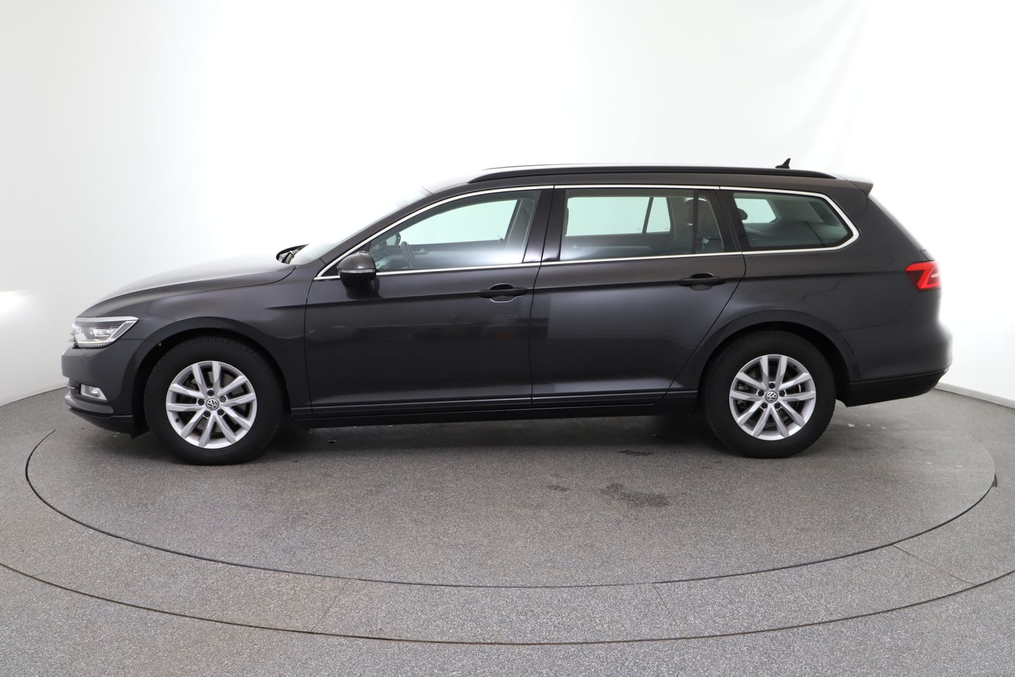 VW Passat Variant Comfortline TDI SCR DSG | Bild 2 von 26