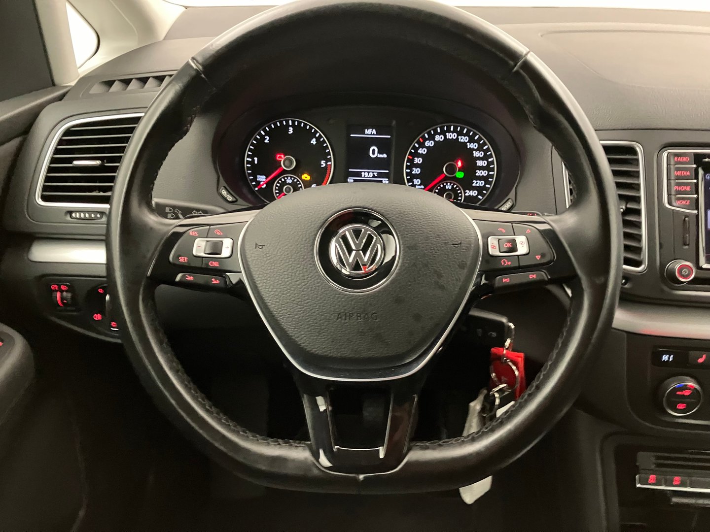 VW Sharan Comfortline SCR 2,0 TDI DSG 7 Sitze | Bild 13 von 26
