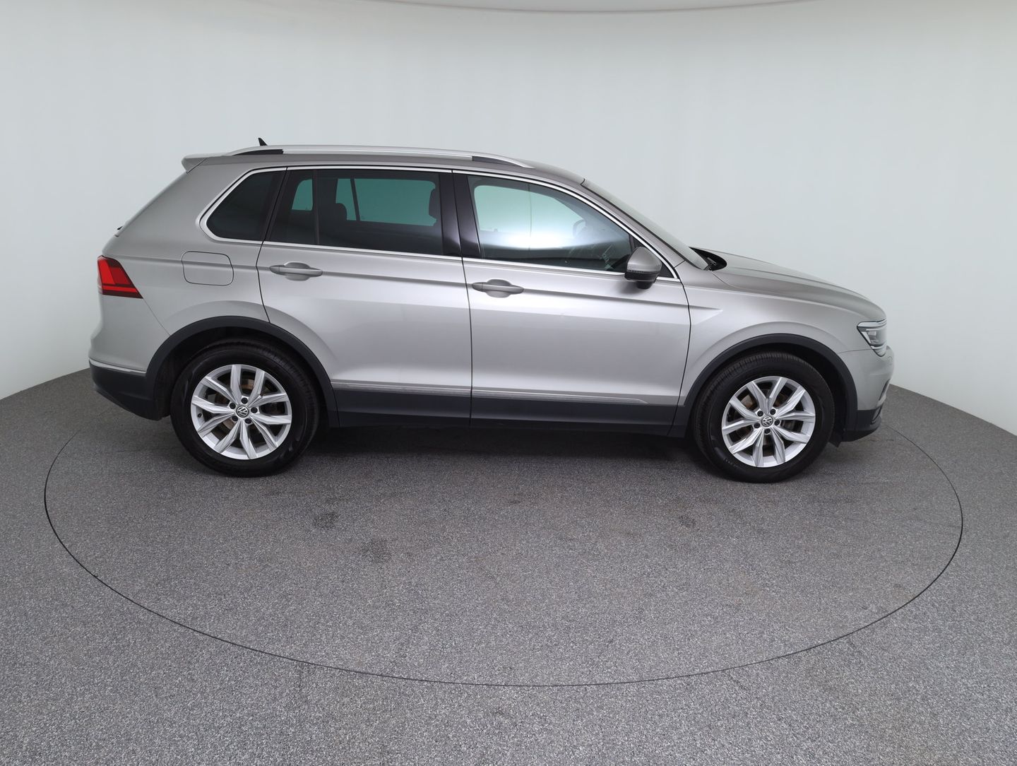 VW Tiguan Comfortline TDI SCR | Bild 4 von 14