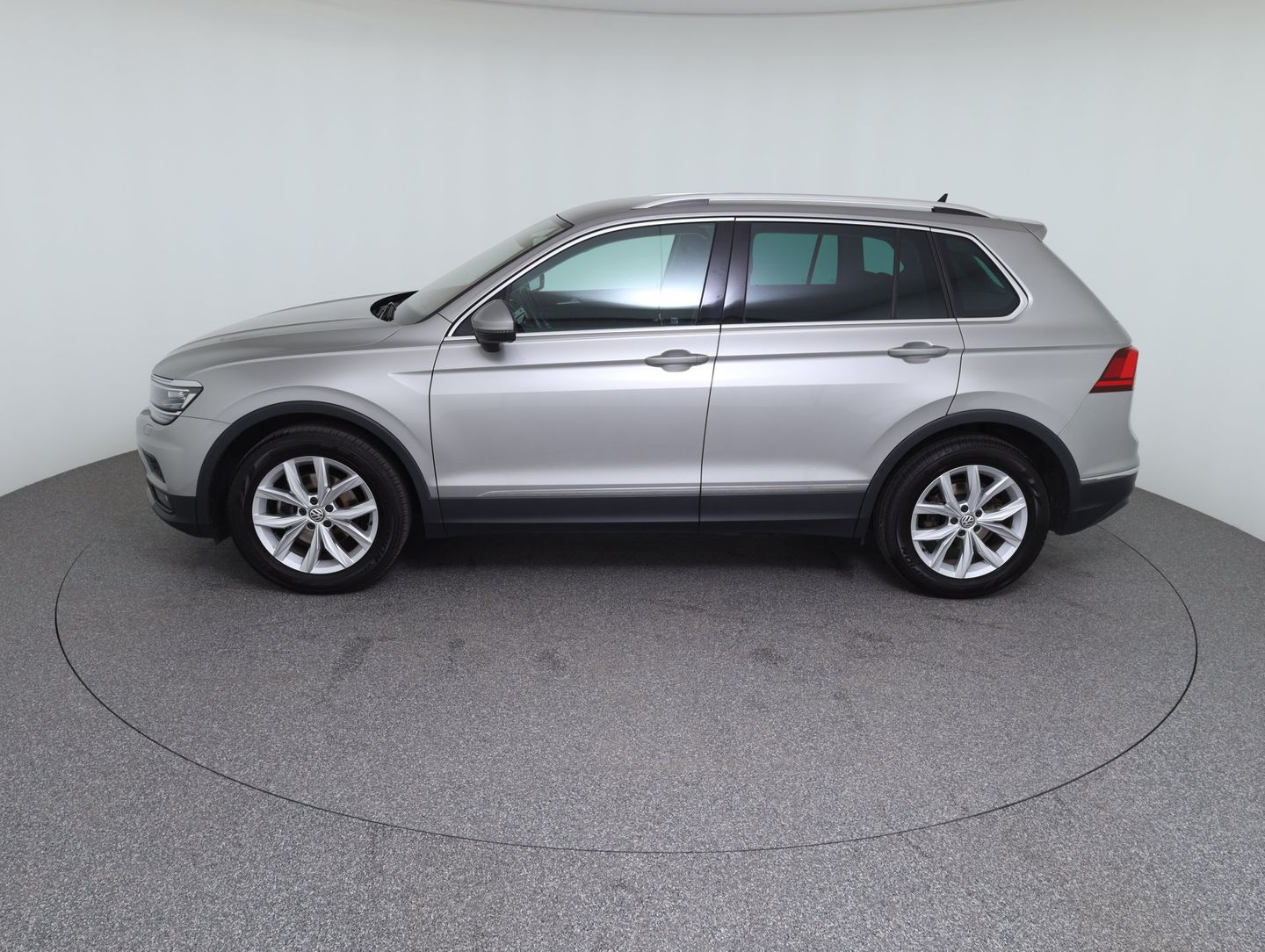 VW Tiguan Comfortline TDI SCR | Bild 8 von 14