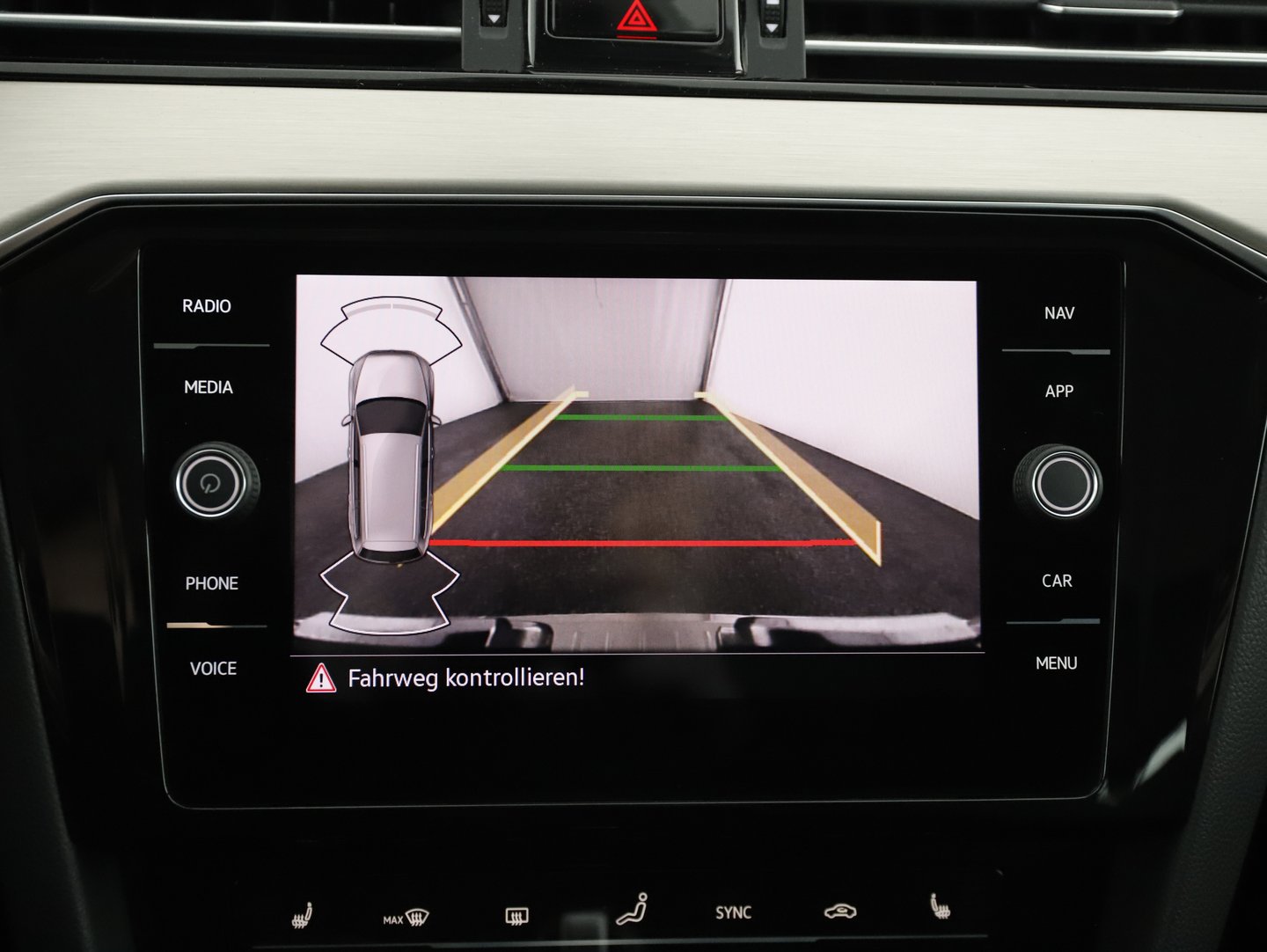 VW Passat Variant Elegance TDI DSG | Bild 21 von 30