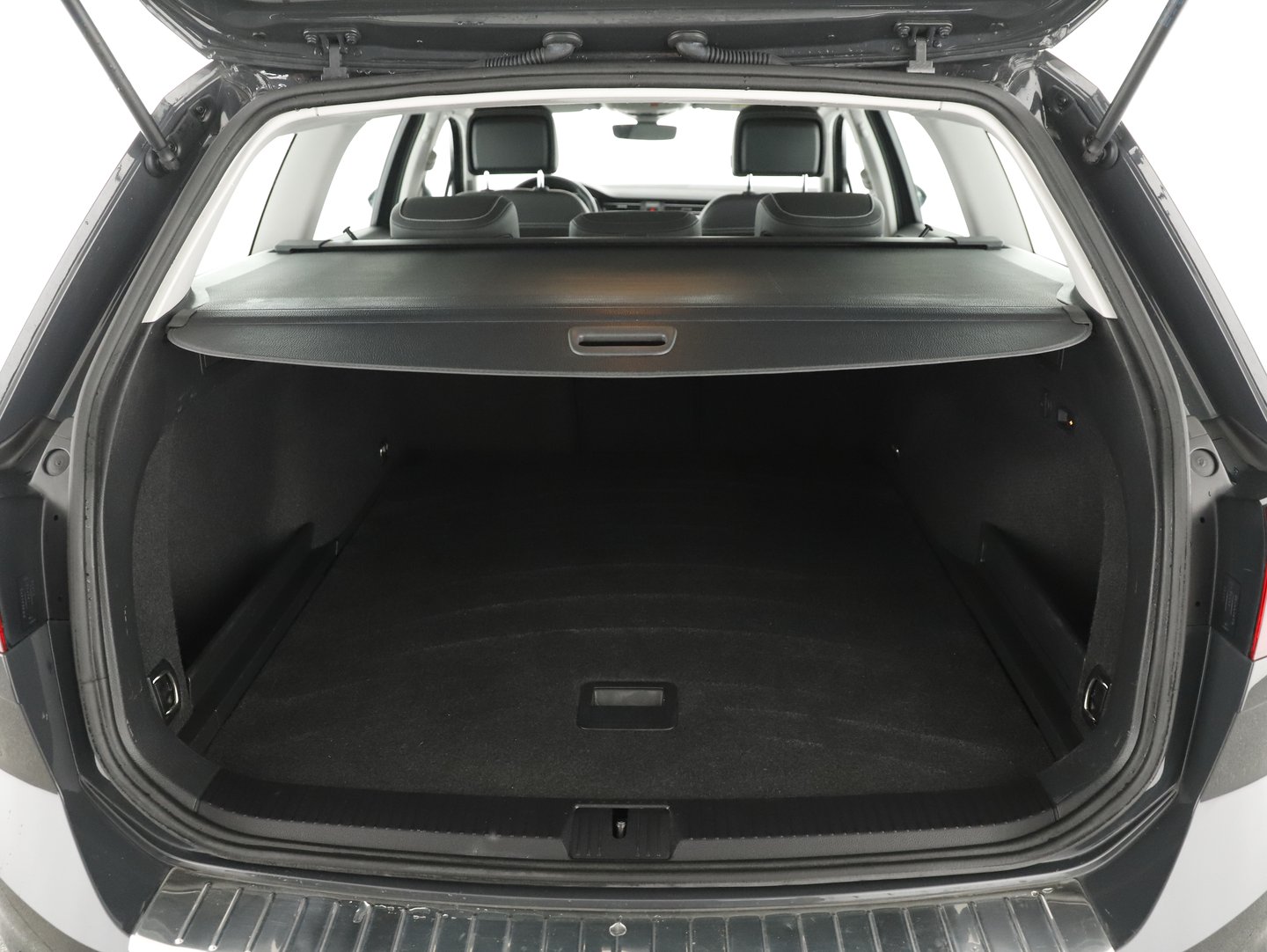VW Passat Variant Elegance TDI DSG | Bild 25 von 30