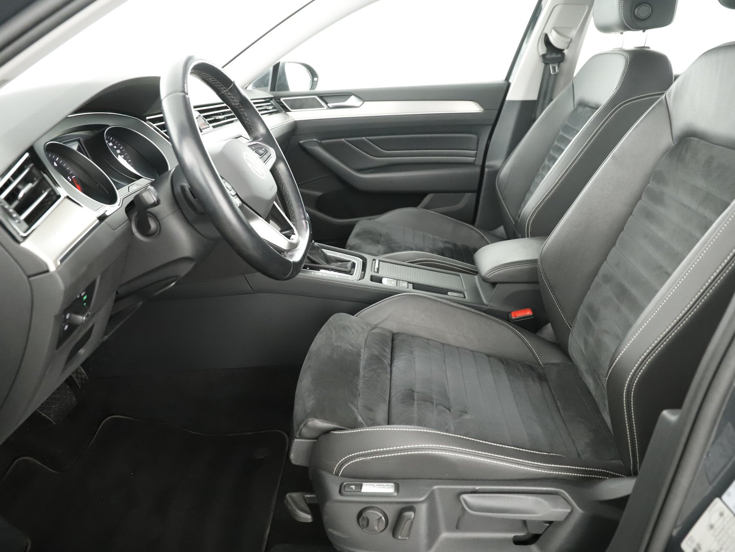 VW Passat Variant Elegance TDI DSG | Bild 13 von 30