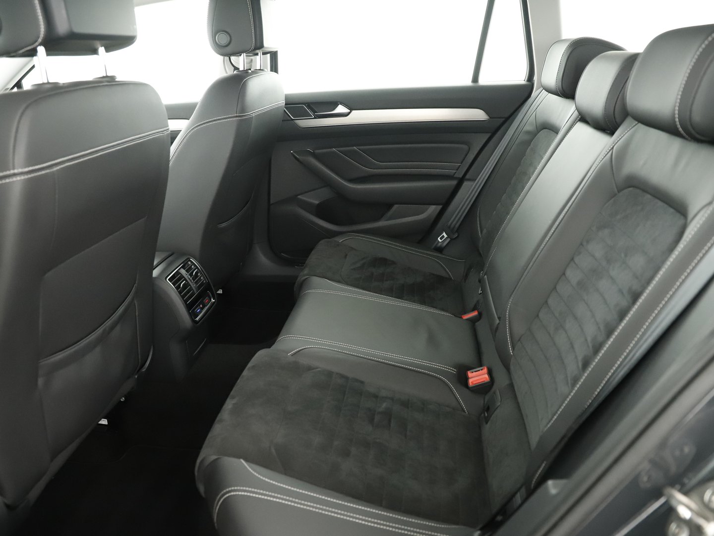 VW Passat Variant Elegance TDI DSG | Bild 24 von 30