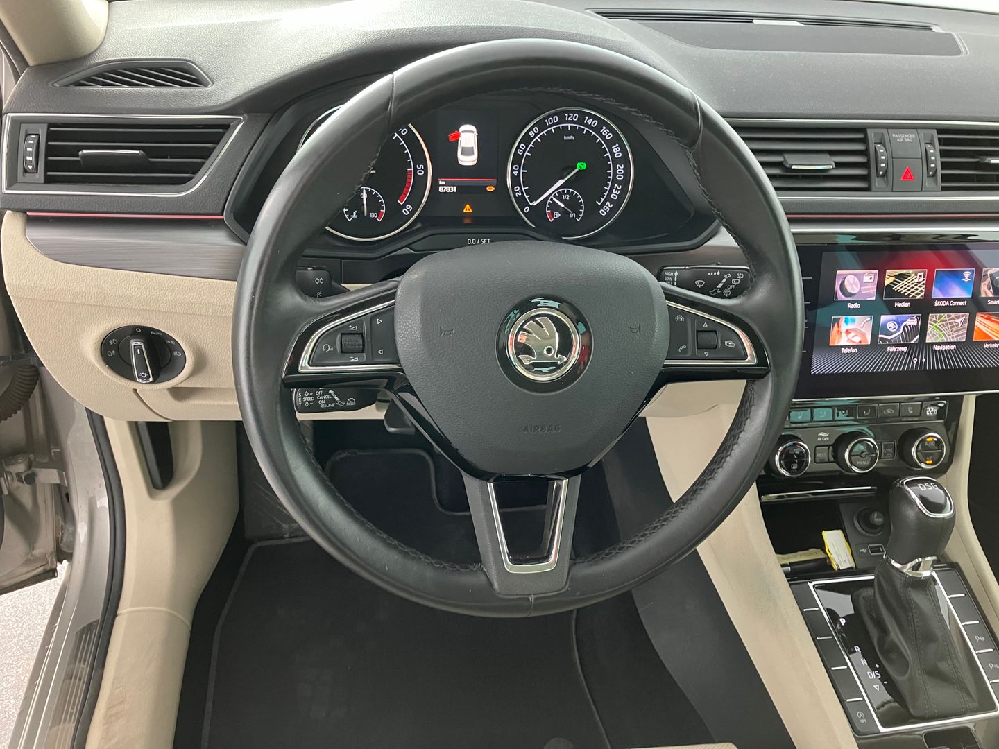 Škoda Superb 1,6 TDI Style DSG | Bild 14 von 32