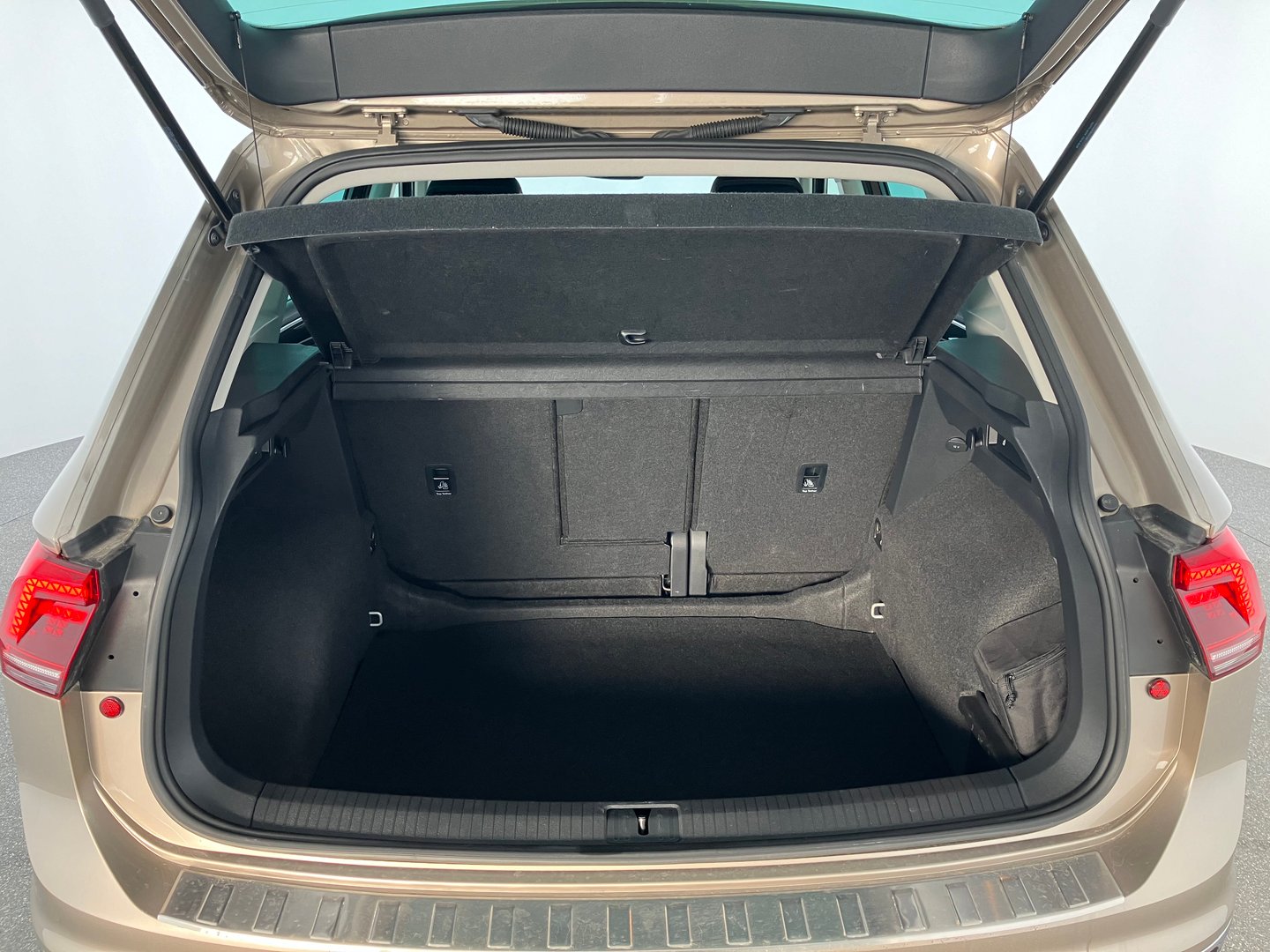 VW Tiguan Highline TDI SCR DSG | Bild 22 von 24