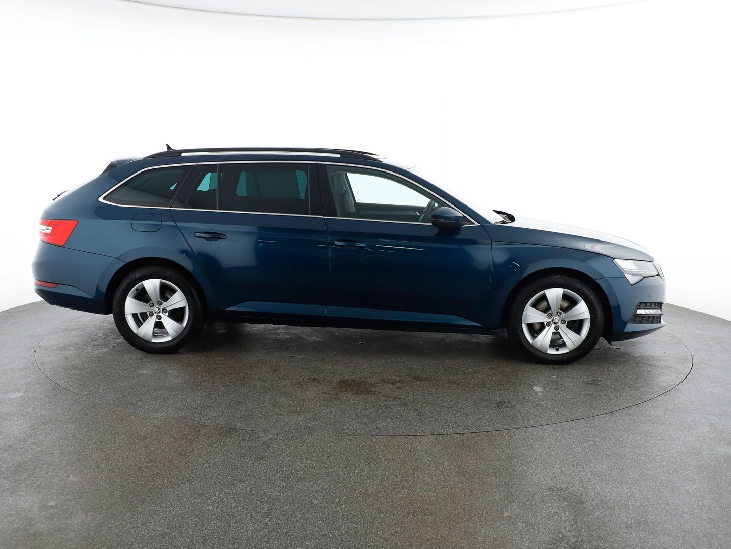 Škoda SUPERB Combi 4x4 Ambition TDI DSG | Bild 6 von 25