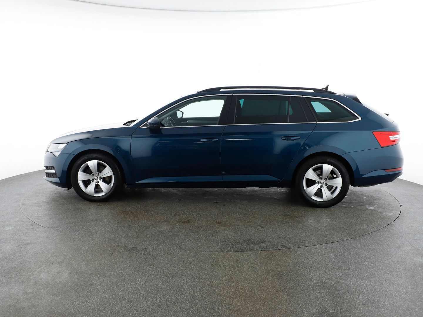 Škoda SUPERB Combi 4x4 Ambition TDI DSG | Bild 2 von 25