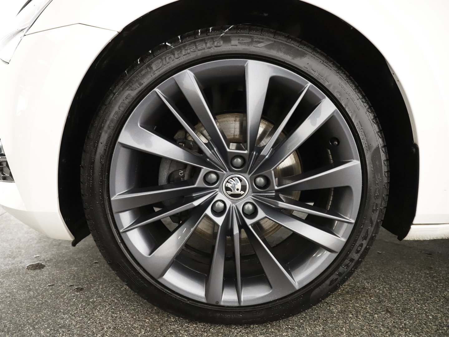Škoda Superb Kombi 2,0 TDI 4x4 Style DSG | Bild 9 von 31