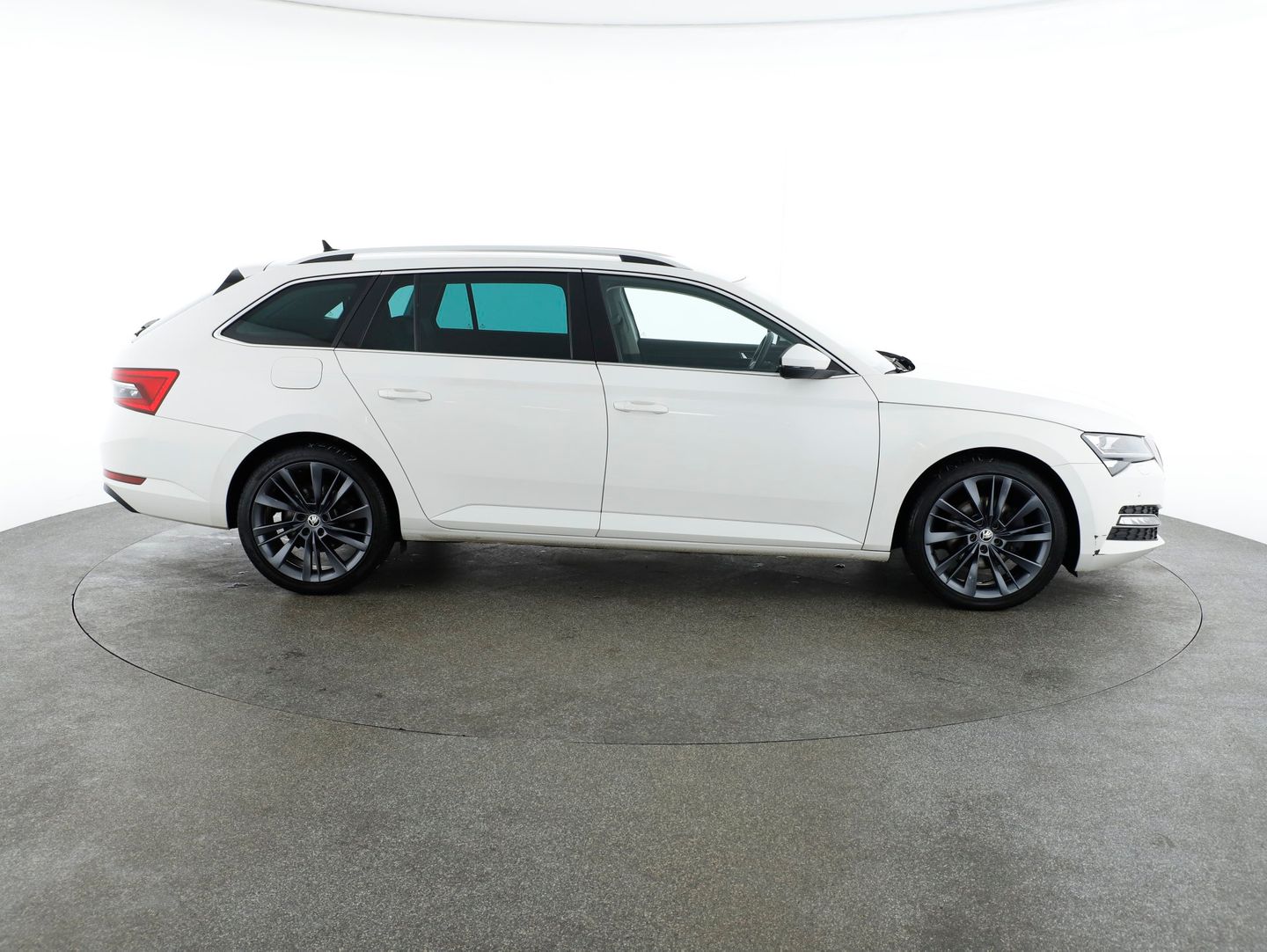 Škoda Superb Kombi 2,0 TDI 4x4 Style DSG | Bild 6 von 28