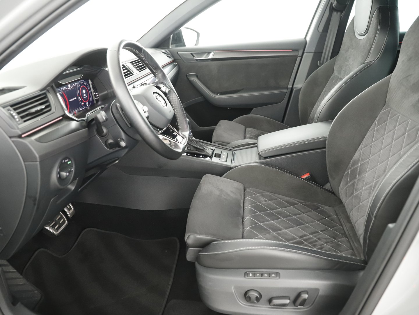 Škoda Superb Combi 4x4 Sportline TDI DSG | Bild 13 von 28