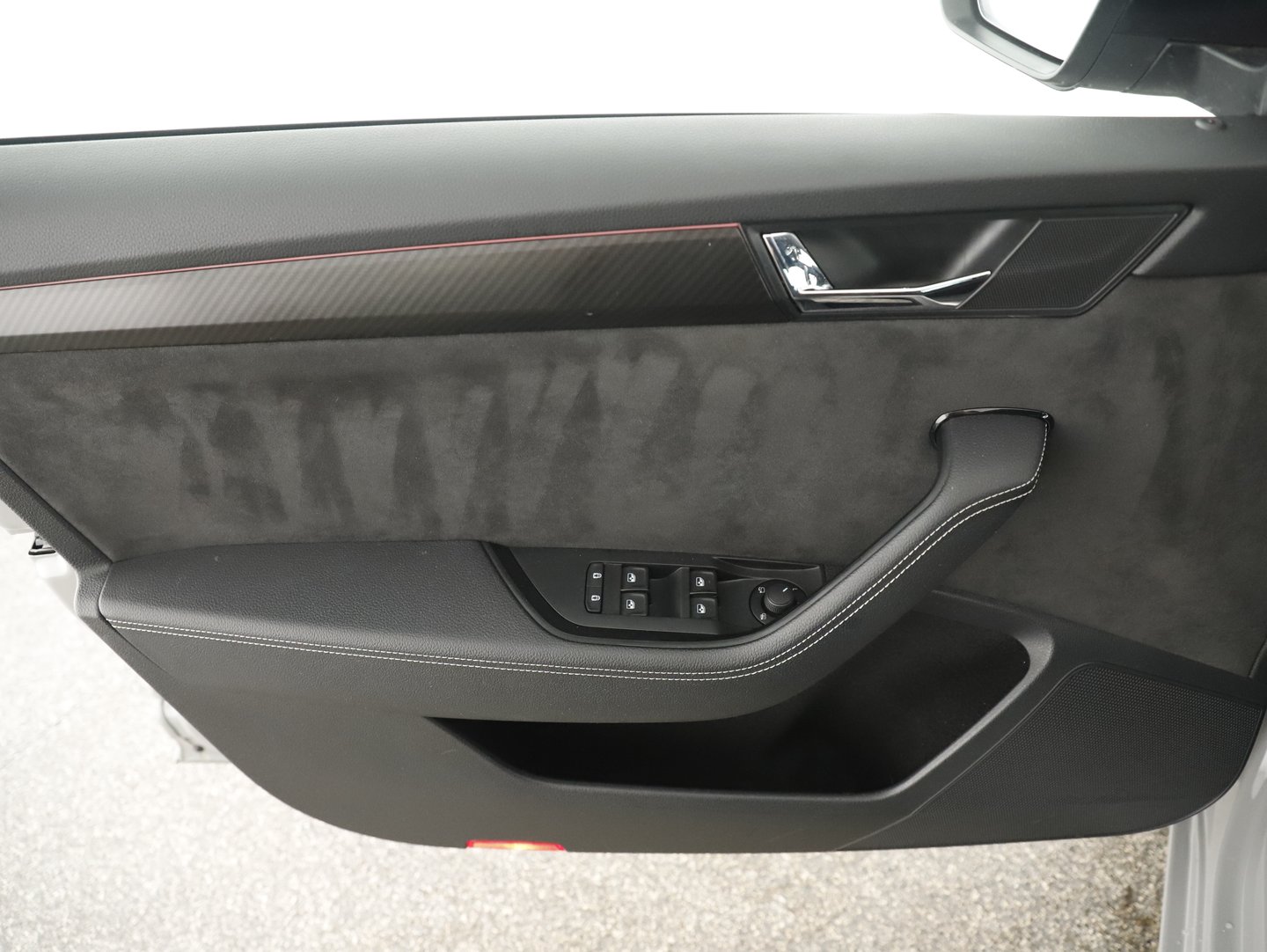 Škoda Superb Combi 4x4 Sportline TDI DSG | Bild 10 von 28