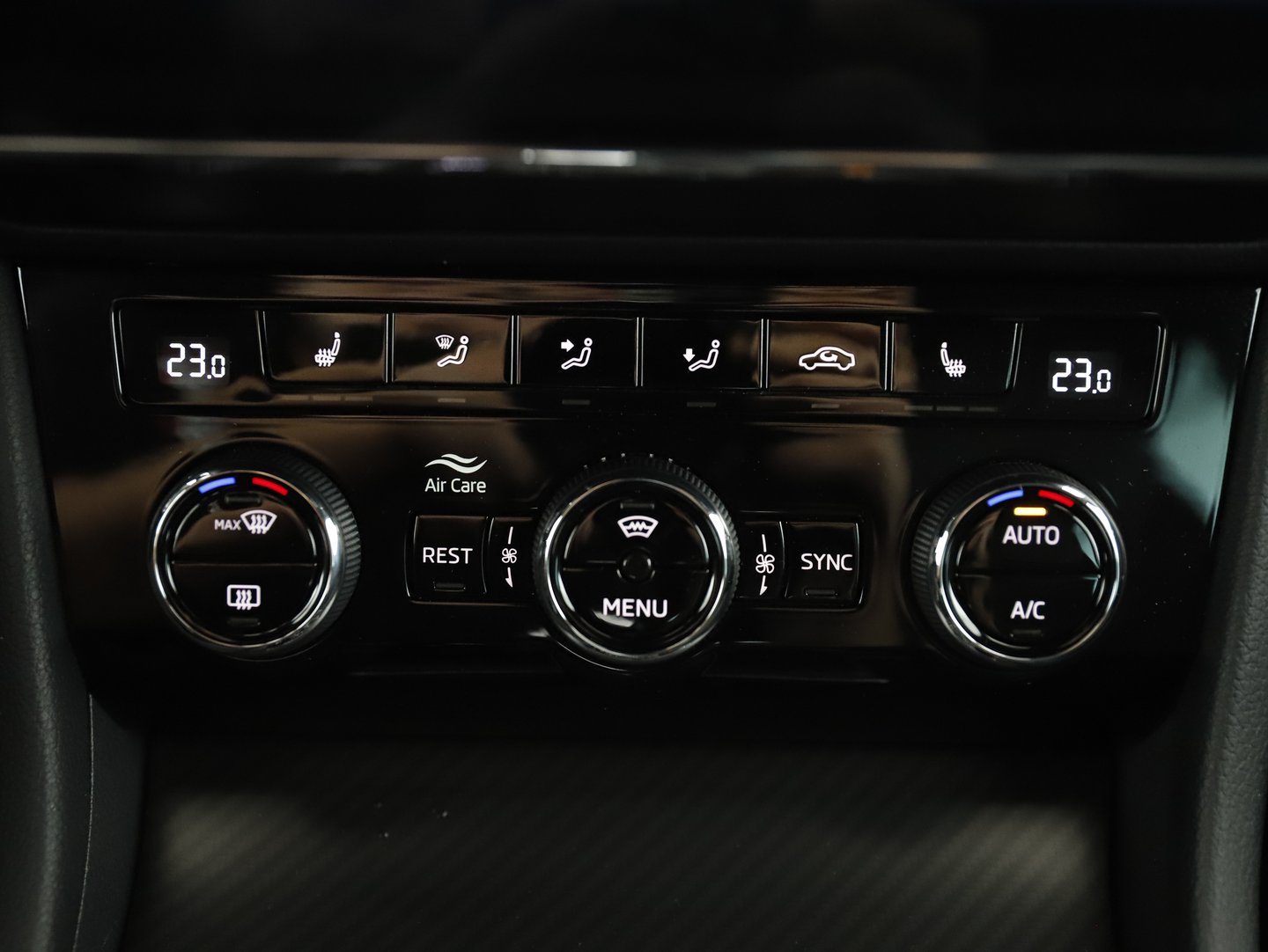 Škoda Superb Combi 4x4 Sportline TDI DSG | Bild 23 von 28
