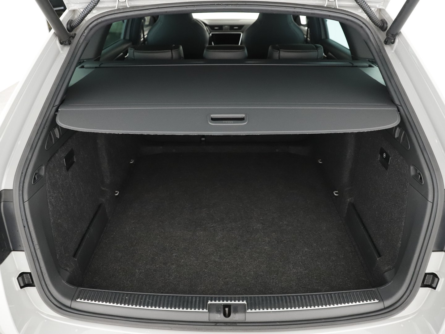 Škoda Superb Combi 4x4 Sportline TDI DSG | Bild 26 von 28