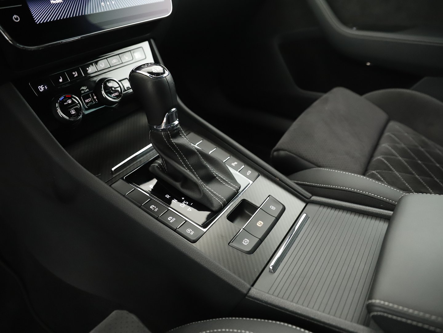 Škoda Superb Combi 4x4 Sportline TDI DSG | Bild 24 von 28