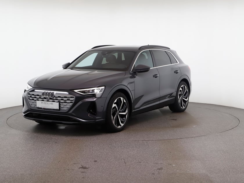 Audi Q8 50 e-tron quattro business