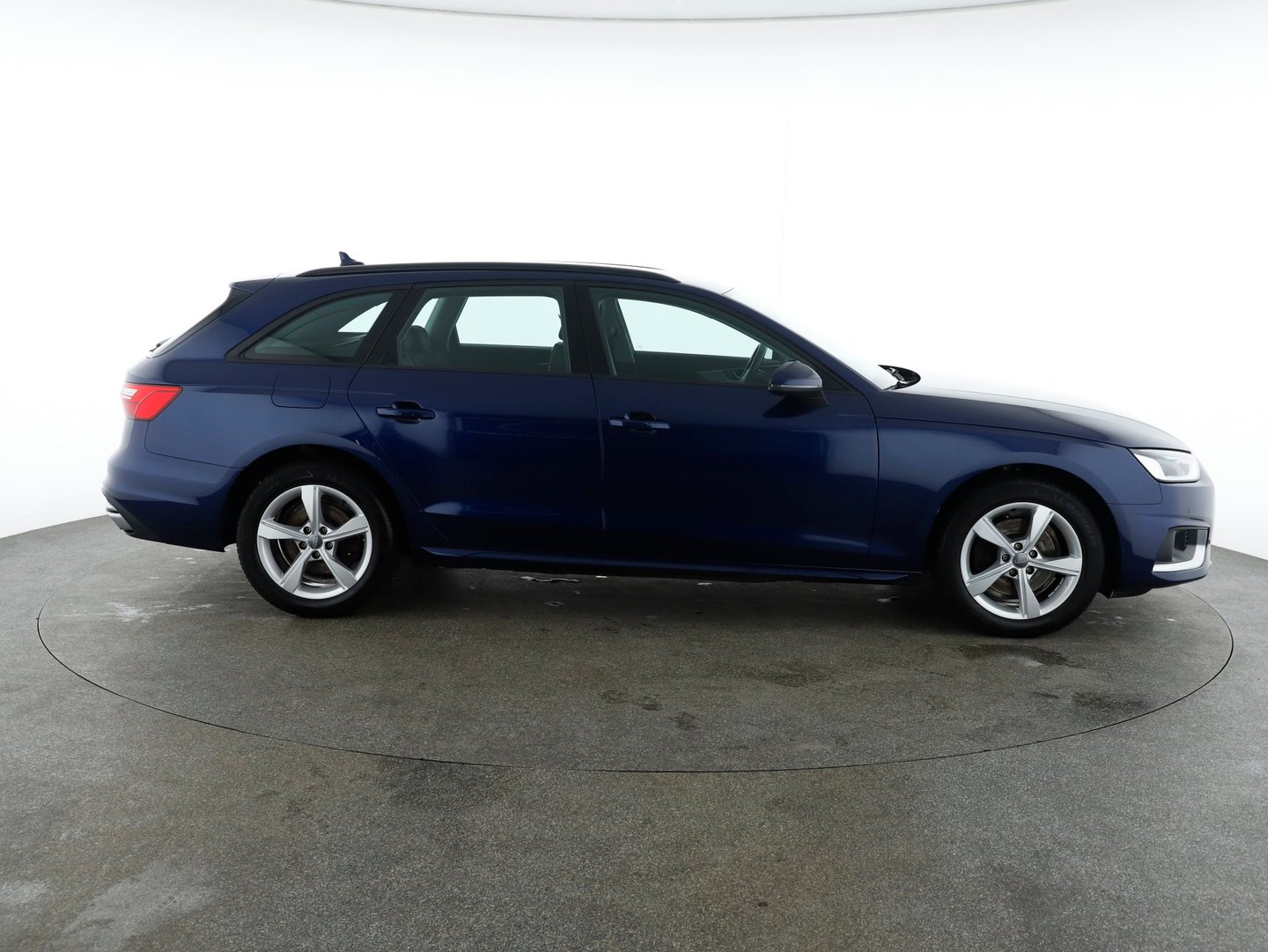 Audi A4 Avant 30 TDI advanced | Bild 4 von 28