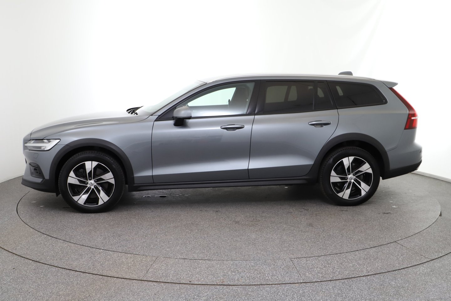 Volvo V60 Cross Country B4 AWD Cross Country Pro Geartronic | Bild 2 von 26