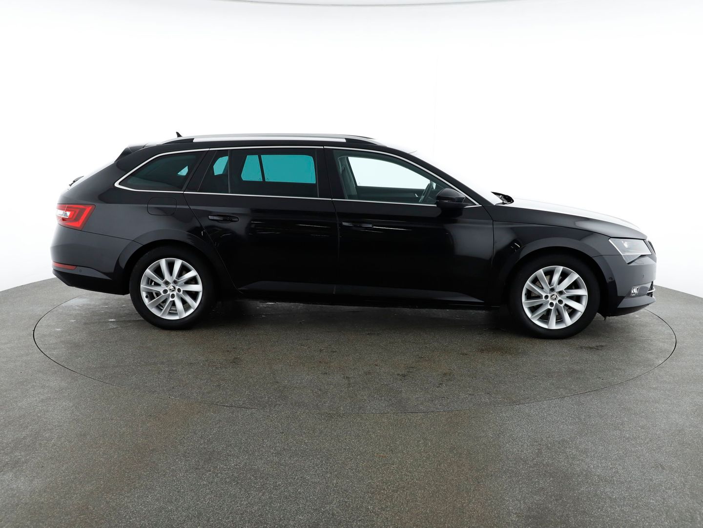 Škoda Superb Kombi 2,0 TDI 4x4 Style DSG | Bild 6 von 30