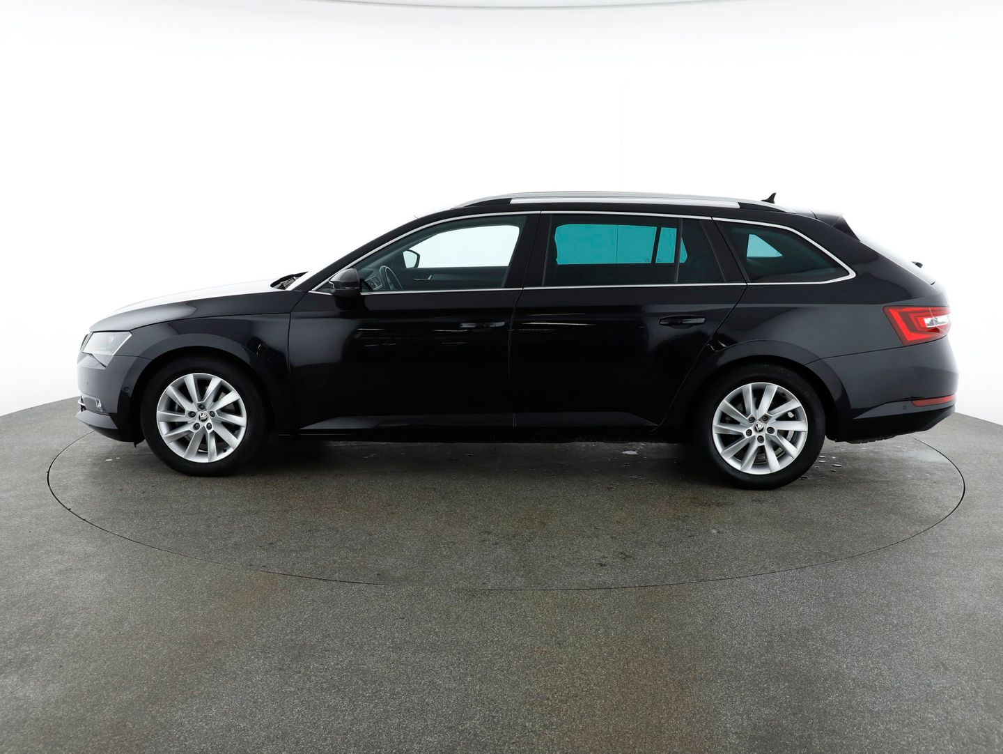 Škoda Superb Kombi 2,0 TDI 4x4 Style DSG | Bild 5 von 30