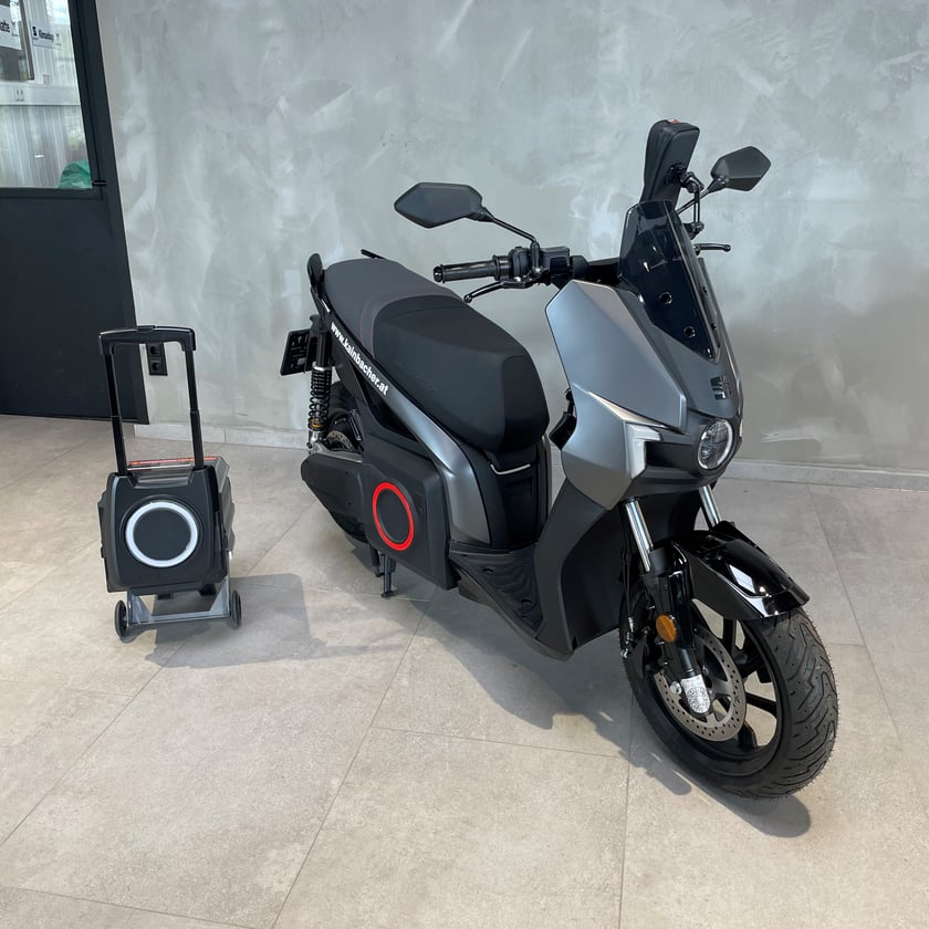 SEAT e-Roller Dark Aluminium