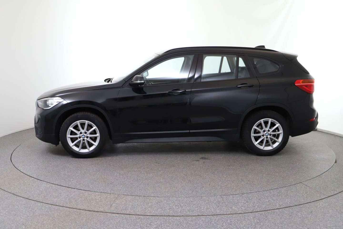 BMW X1 xDrive18d | Bild 2 von 29