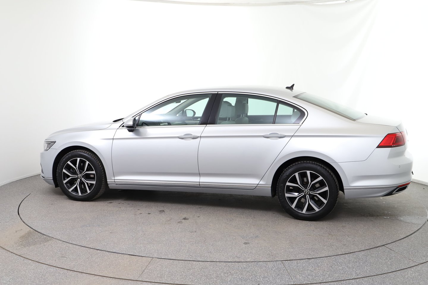 VW Passat Elegance TDI DSG | Bild 3 von 32