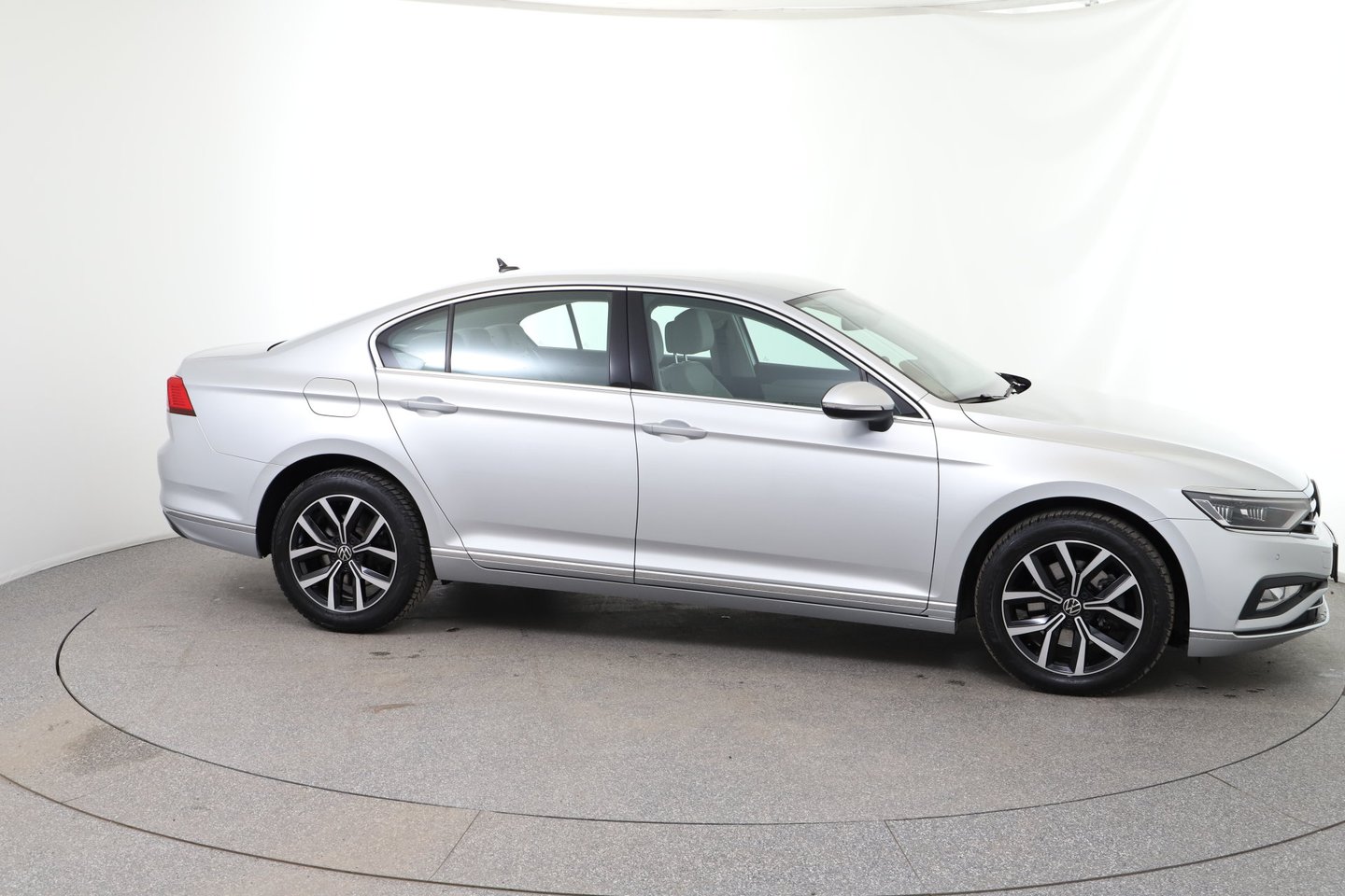 VW Passat Elegance TDI DSG | Bild 7 von 32